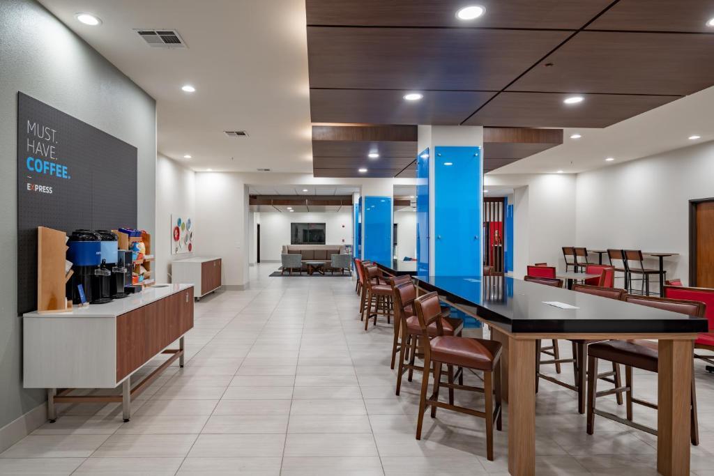 Holiday Inn Express & Suites N Waco Area - West By Ihg Exteriör bild